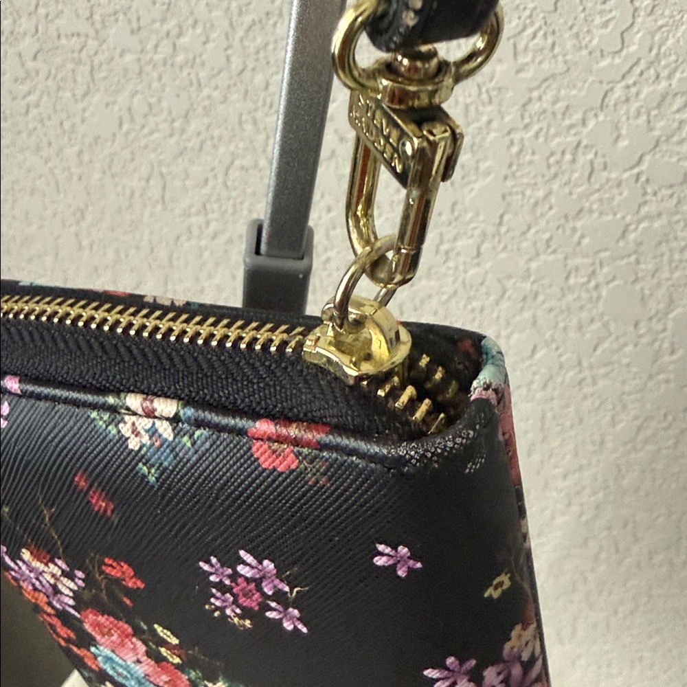Steve Madden Black Floral Wristlet - Picture 6 of 11